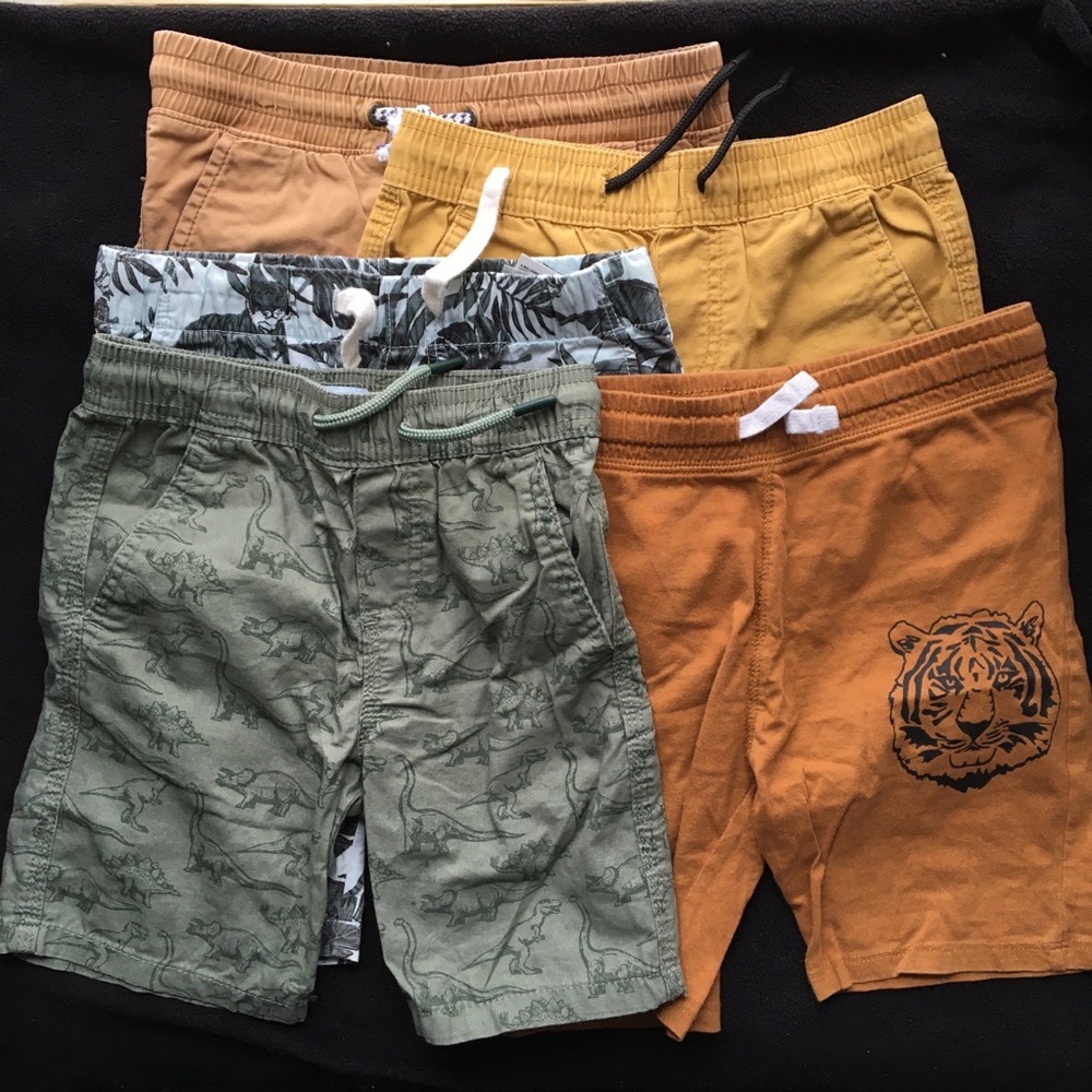 Bundle of 5 pairs of shorts, size 4-6.